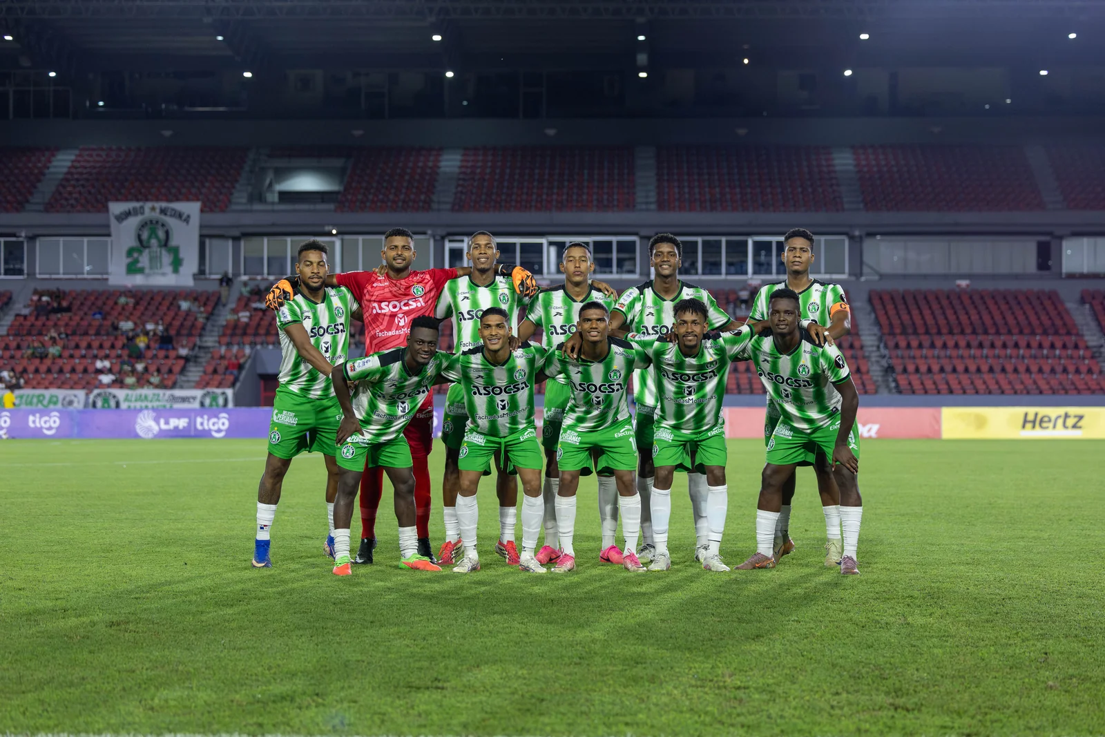 Alianza Fútbol Club con uniformes RUNIC